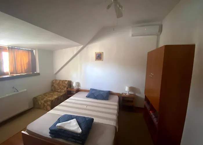 Hanna Szobái 3*